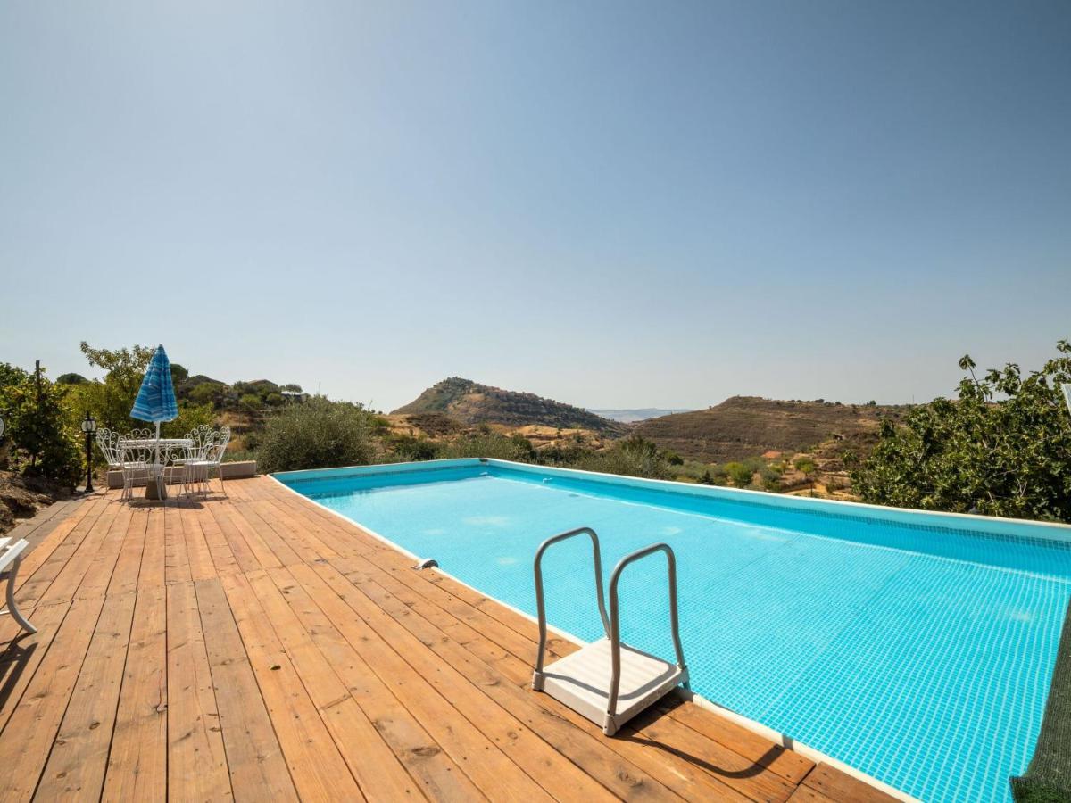 Belvilla By Oyo Modern Villa In Nissoria With Pool エクステリア 写真