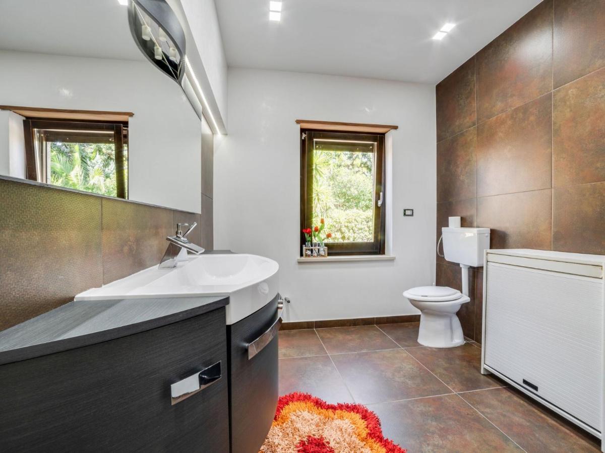 Belvilla By Oyo Modern Villa In Nissoria With Pool エクステリア 写真