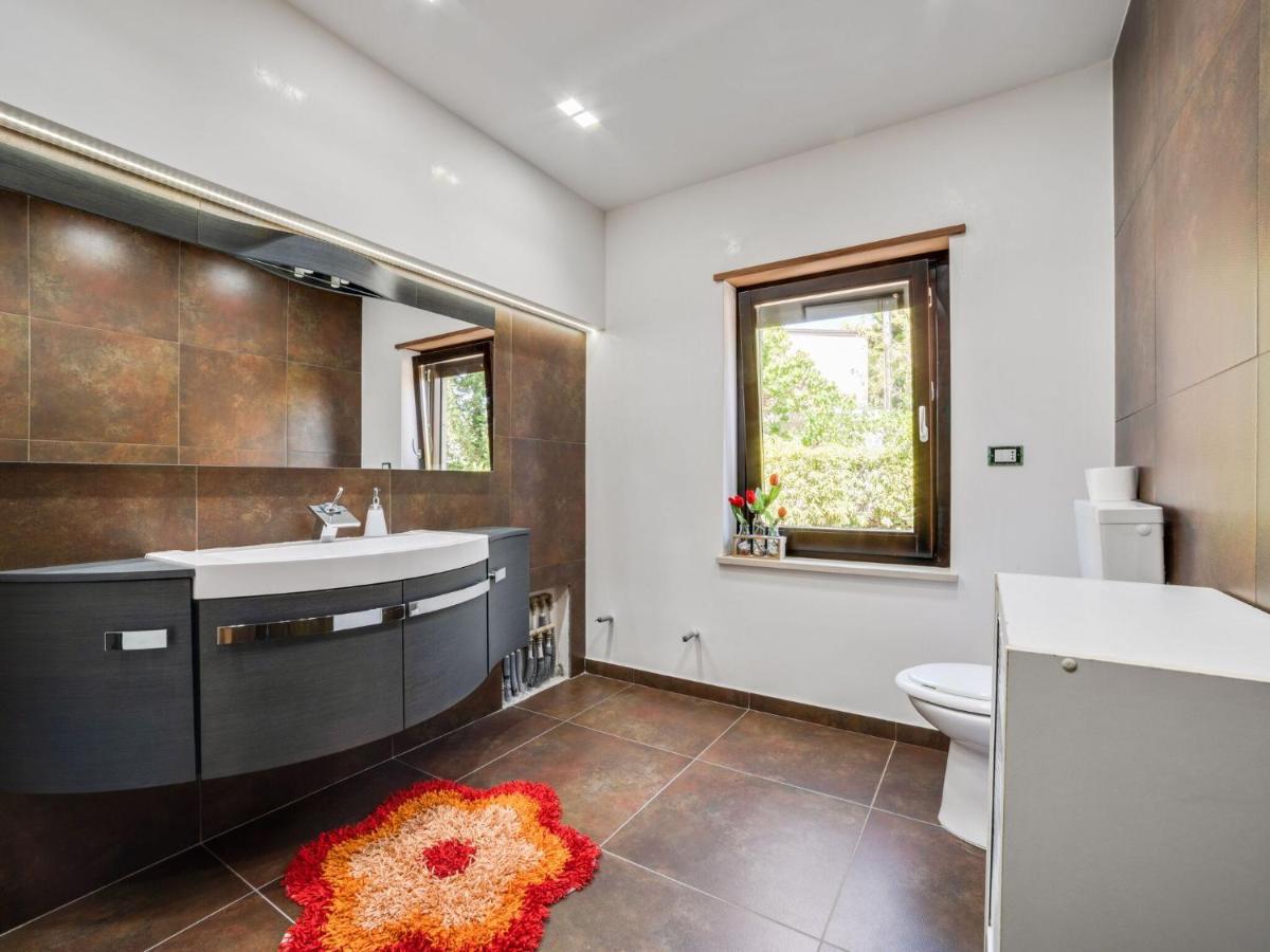 Belvilla By Oyo Modern Villa In Nissoria With Pool エクステリア 写真